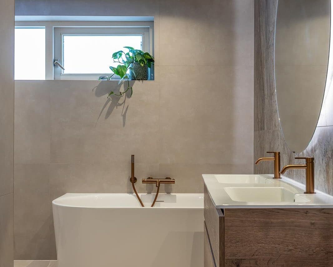 Luxe Badkamer met Koper Accenten Hilversum